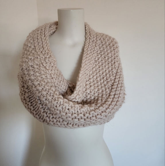 Brand new no tags Duffy snood - Picture 1 of 3